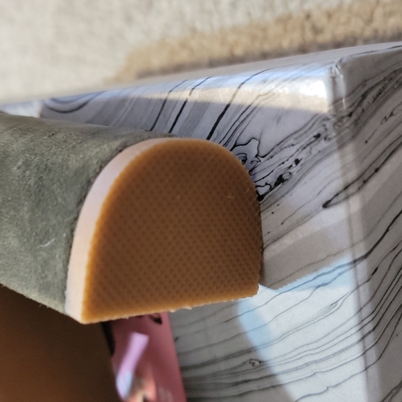 ‼️Blogger Favorite‼️ Suede Khaki Chunky Sandals - Picture 5 of 9